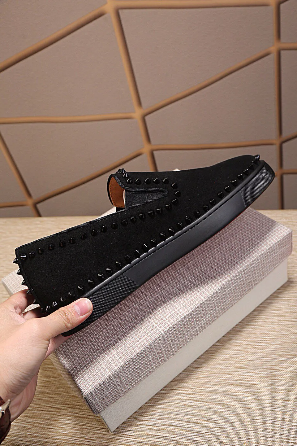 Factory price 420 Christian louboutin (CL red sole shoes) counter nail series, casual sneakers for couples 📢 📢 📢 Exclusive hot style release 🎈🎈💪 Movable latex feet 👻 Finished outsole line [Proud] 😝Female 35-40# Male 38#-46, global supply😝 [Top version]: original imported cowhide frosted upper, top original leather lining, original molded TPU outsole, original 1:1 detail processing, original shoe last, large quantity available from stock,